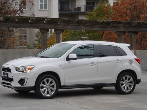Used 2015 Mitsubishi Outlander Sport SE image 2