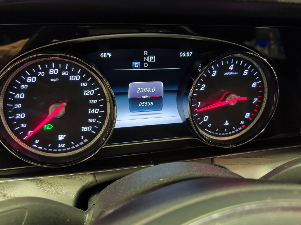Used 2017 Mercedes-Benz E 300 4MATIC image 4