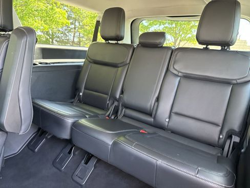 Used 2025 Ford Expedition Max Platinum AWD/4WD image 23