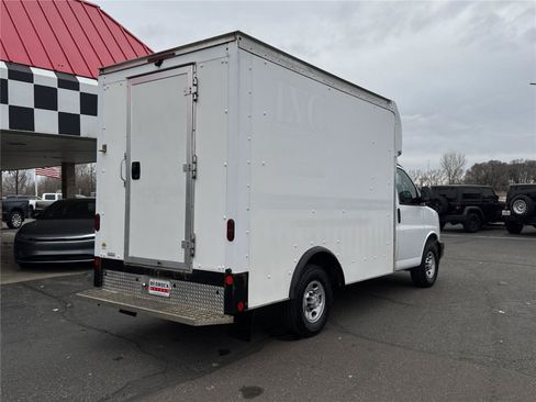 Used 2019 Chevrolet Express 3500 w/ Driver Convenience Package RWD image 7