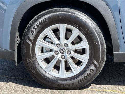 Certified 2024 Toyota Grand Highlander AWD image 32