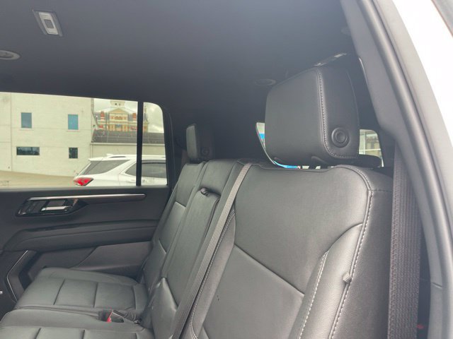 Used 2025 Chevrolet Suburban LT w/ Comfort Package AWD/4WD image 21