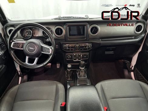 Used 2020 Jeep Wrangler Unlimited Sahara AWD/4WD image 23