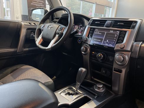 Used 2021 Toyota 4Runner SR5 AWD/4WD image 31