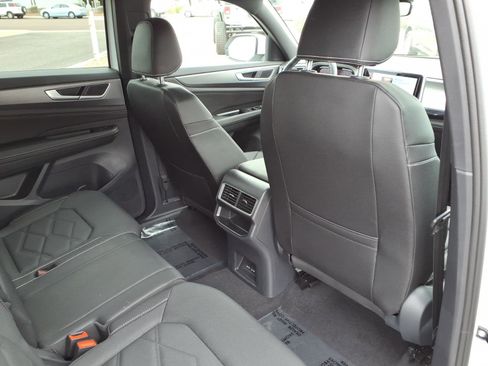 Used 2025 Volkswagen Atlas Cross Sport SE AWD/4WD image 13