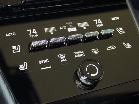 Used 2025 Porsche Cayenne Coupe image 31