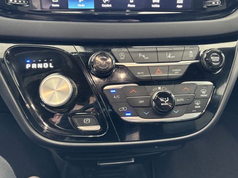 Used 2026 Chrysler Pacifica Select FWD image 15