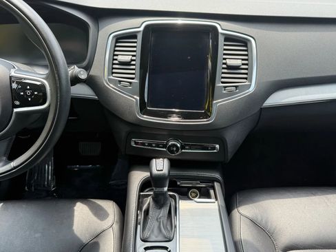 Used 2022 Volvo XC90 T5 Momentum w/ Climate Package image 13