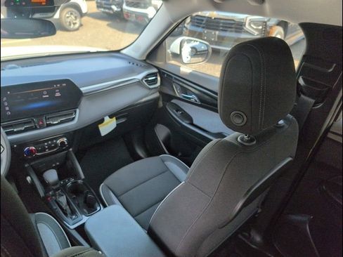 Used 2025 Chevrolet TrailBlazer LT w/ Driver Confidence Package image 29