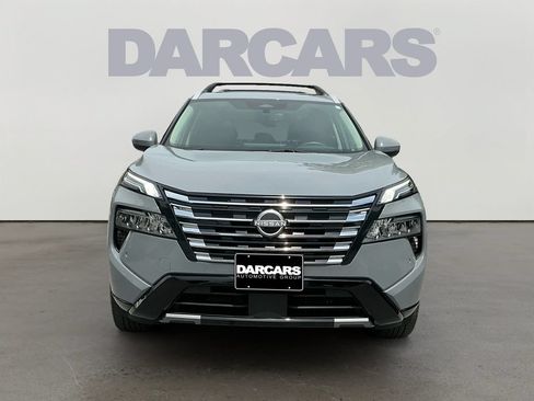Used 2025 Nissan Rogue Platinum FWD image 2
