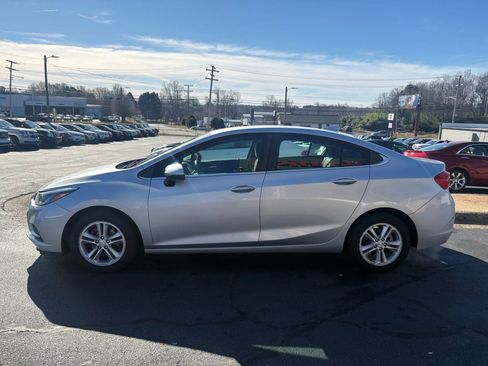 Used 2016 Chevrolet Cruze LT w/ Convenience Package image 4