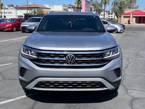 Used 2021 Volkswagen Atlas Cross Sport SE w/ Panoramic Sunroof Package FWD image 8