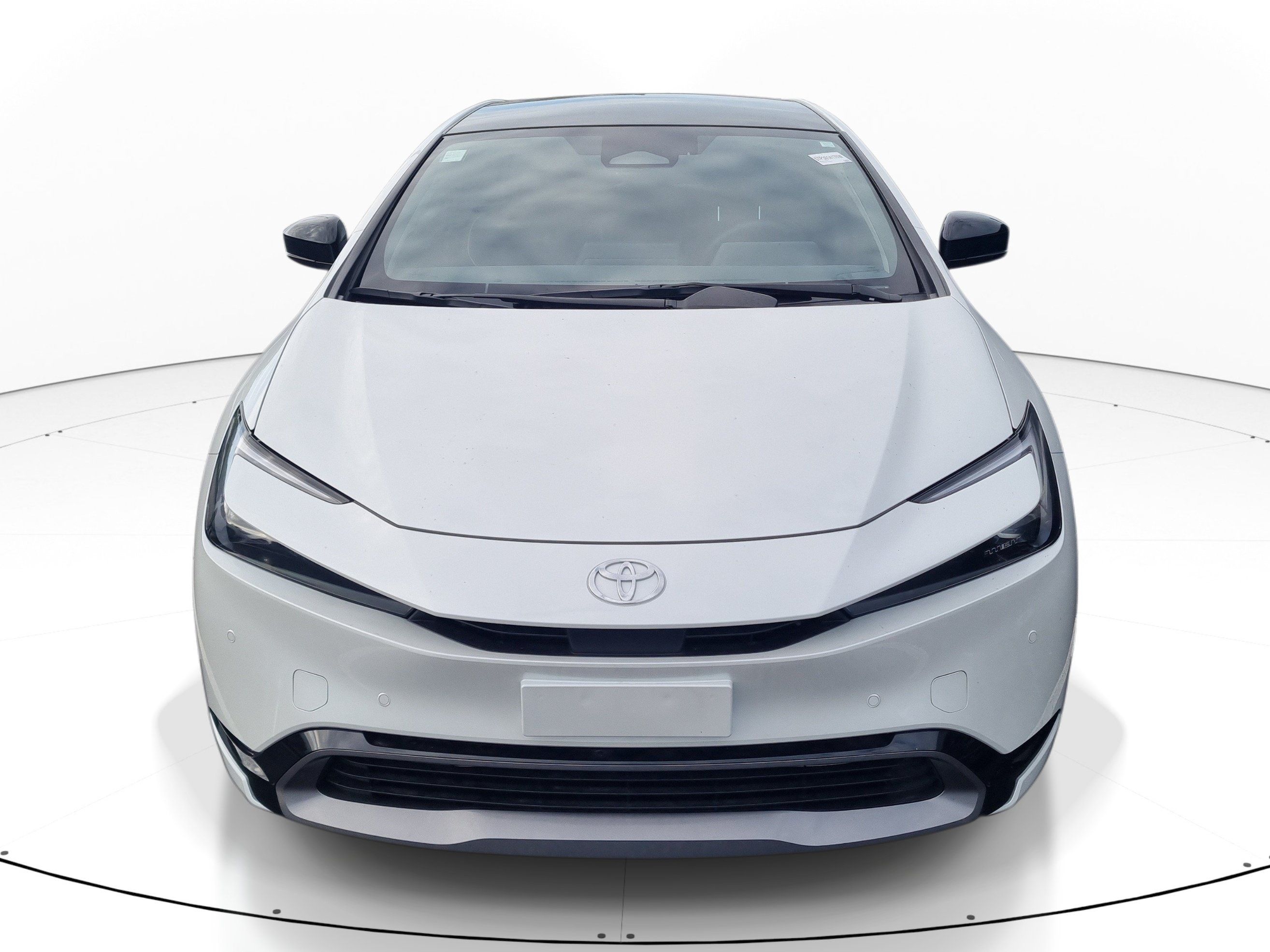 Used 2023 Toyota Prius XLE FWD image 2