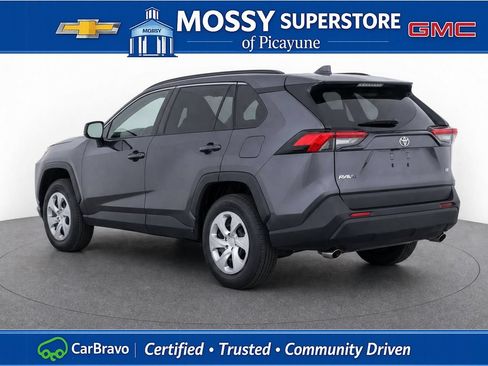 Used 2021 Toyota RAV4 LE FWD image 10