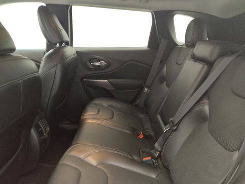 Used 2020 Jeep Cherokee Limited AWD/4WD image 18