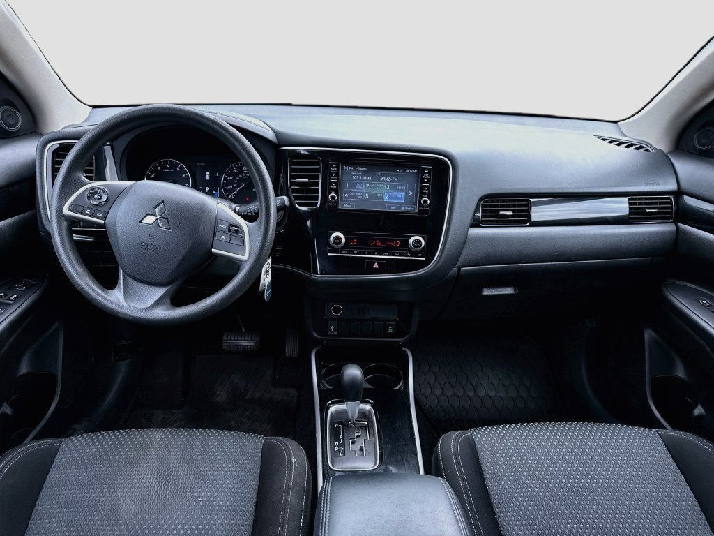 Used 2020 Mitsubishi Outlander ES FWD image 23