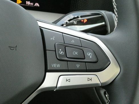 New 2025 Volkswagen Tiguan SE image 11