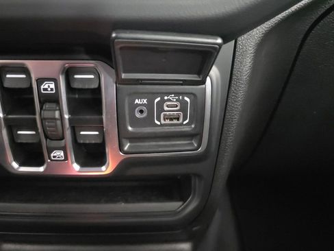 Used 2025 Jeep Wrangler Unlimited Sahara w/ Safety Group AWD/4WD image 19