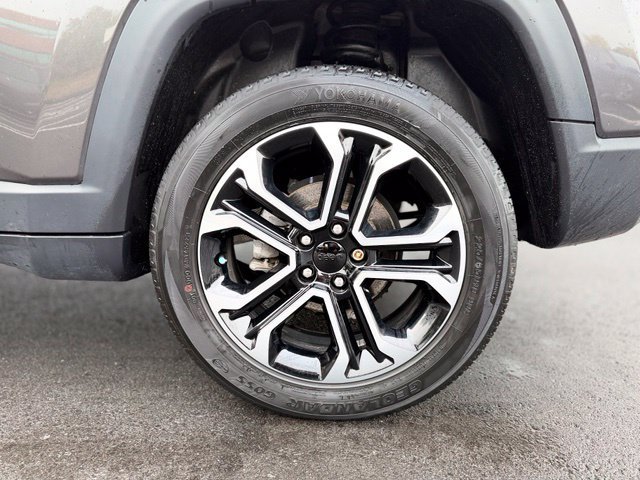 Used 2023 Jeep Compass Limited w/ Sun and Sound Group AWD/4WD image 30