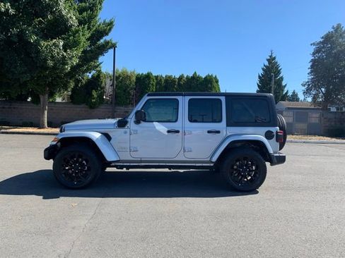 Used 2023 Jeep Wrangler Unlimited Sahara image 2