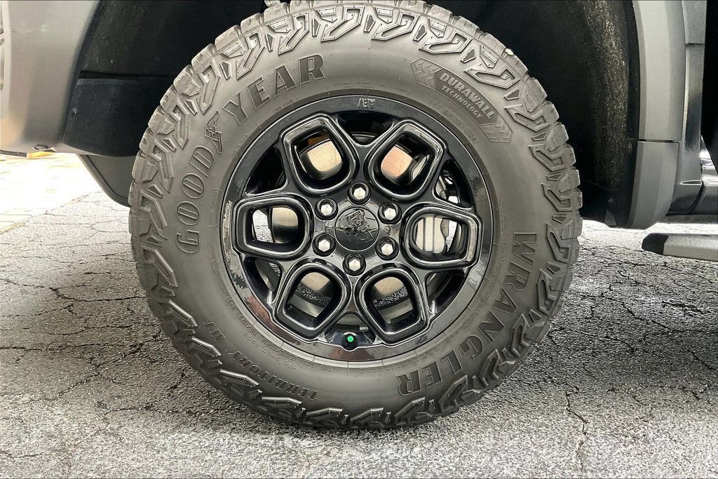 Used 2024 Chevrolet Silverado 1500 ZR2 w/ ZR2 Bison Edition AWD/4WD image 32