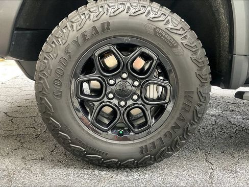 Used 2024 Chevrolet Silverado 1500 ZR2 w/ ZR2 Bison Edition AWD/4WD image 32