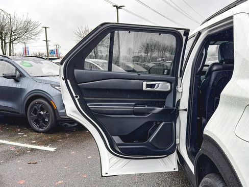 Used 2020 Ford Explorer ST w/ ST High-Performance Pack image 12