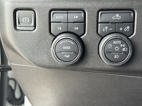 Used 2022 Chevrolet Silverado 1500 RST w/ Convenience Package II AWD/4WD image 18