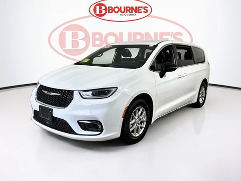 Used 2026 Chrysler Pacifica Select FWD image 5