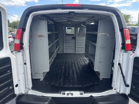 Used 2017 Chevrolet Express 2500 RWD image 19