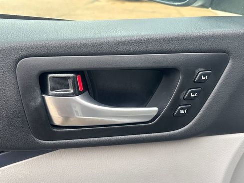 Used 2018 Toyota Highlander Limited Platinum image 7