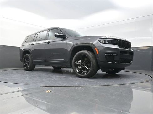 Used 2025 Jeep Grand Cherokee L Limited w/ Black Appearance Package image 27