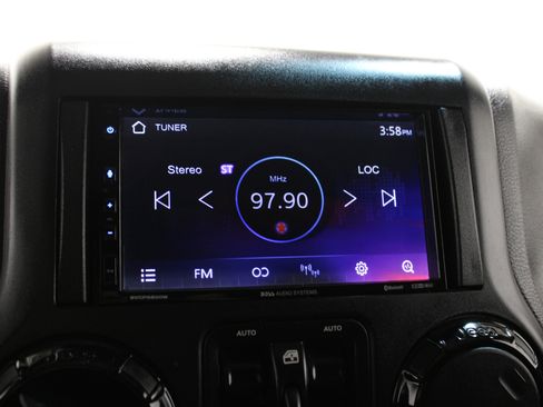 Used 2015 Jeep Wrangler Unlimited Sahara image 11