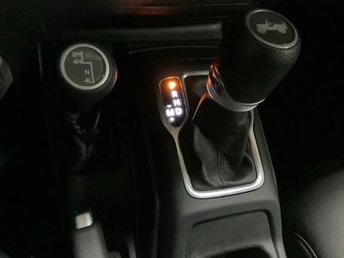 Used 2021 Jeep Wrangler Sport AWD/4WD image 21