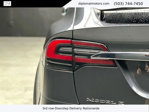 Used 2018 Tesla Model X 75D image 14