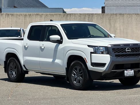 Used 2025 Nissan Frontier SV RWD image 5
