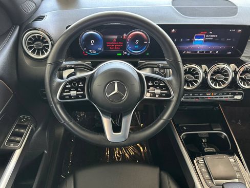 Used 2023 Mercedes-Benz EQB 300 4MATIC image 14