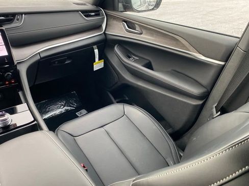 New 2025 Jeep Grand Cherokee L Limited w/ Black Appearance Package AWD/4WD image 36