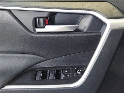 Used 2025 Toyota RAV4 XLE image 6