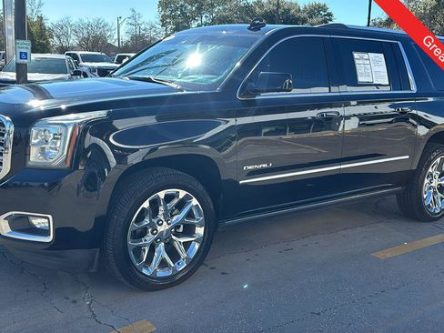 Used 2019 GMC Yukon XL Denali w/ Denali Ultimate Package image 3
