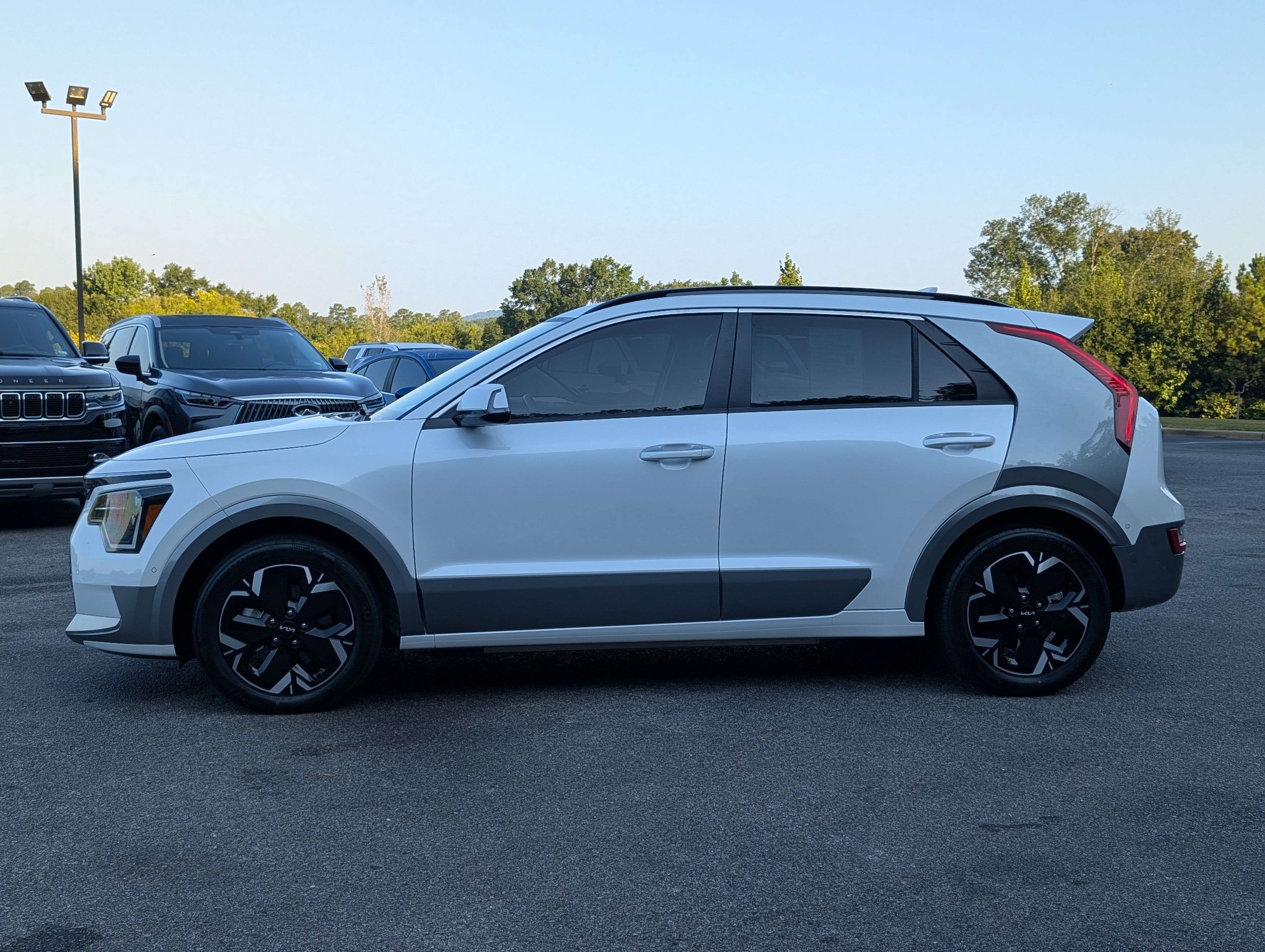 Used 2023 Kia Niro Wave FWD image 6
