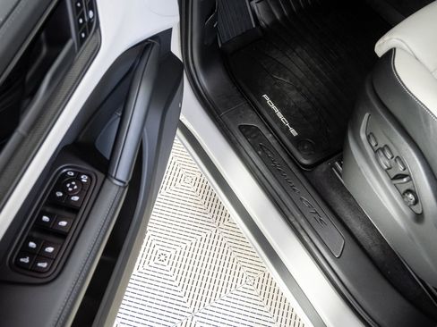 Certified 2025 Porsche Cayenne GTS AWD/4WD image 8