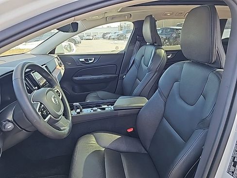 Used 2025 Volvo V60 B5 Cross Country Plus image 3