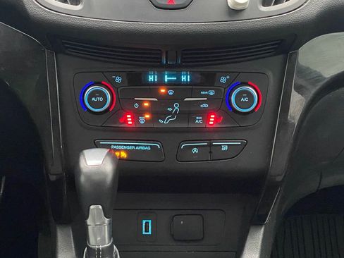 Used 2018 Ford Escape SE w/ SE Sport Appearance Package image 24