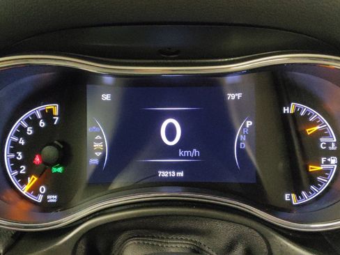 Used 2019 Jeep Grand Cherokee Altitude image 23