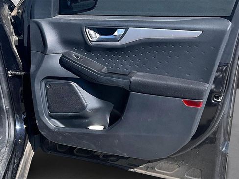 Used 2020 Ford Escape SE image 18