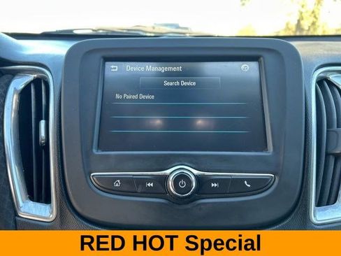 Used 2018 Chevrolet Malibu LT image 24