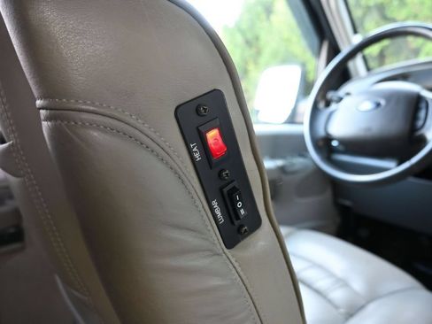 Used 2006 Ford E-150 and Econoline 150 RWD image 21