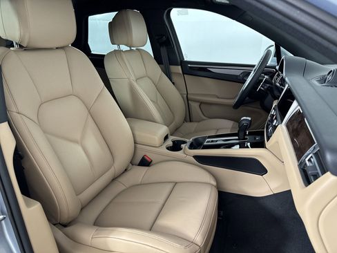 Certified 2025 Porsche Macan image 29
