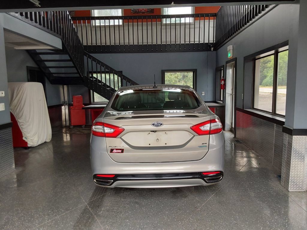 Used 2015 Ford Fusion SE w/ Equipment Group 201A FWD image 12